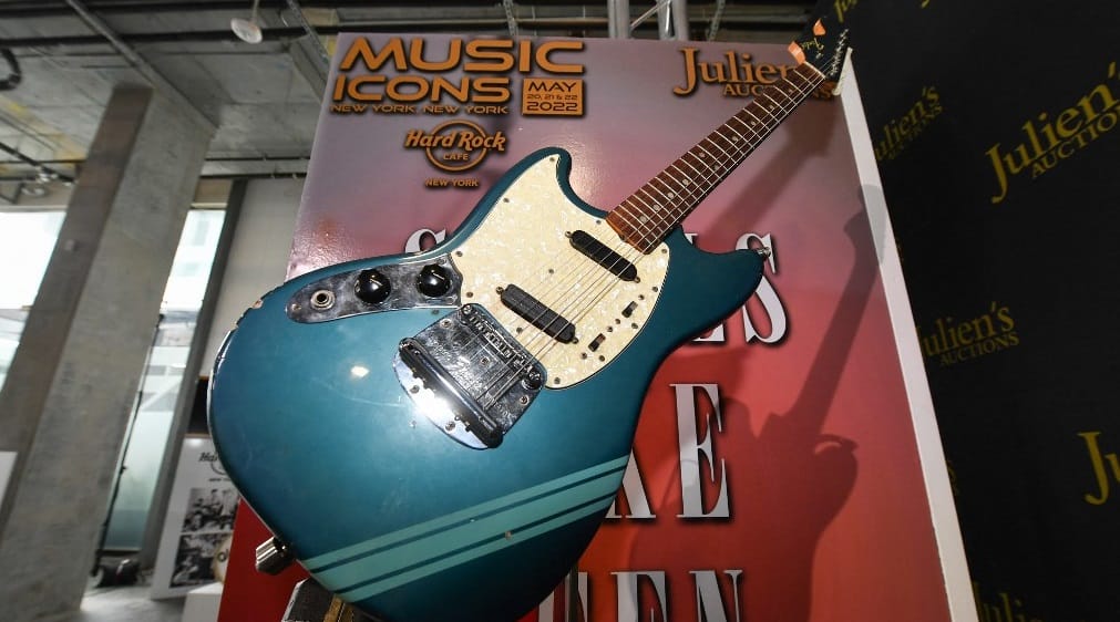 1,6 milliárdot fizettek Kurt Cobain gitárjáért