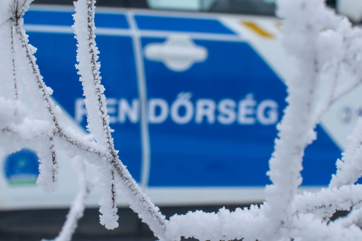 A közösségi médiára feltöltött videóból azonosították az életveszélyes előzőt a rendőrök