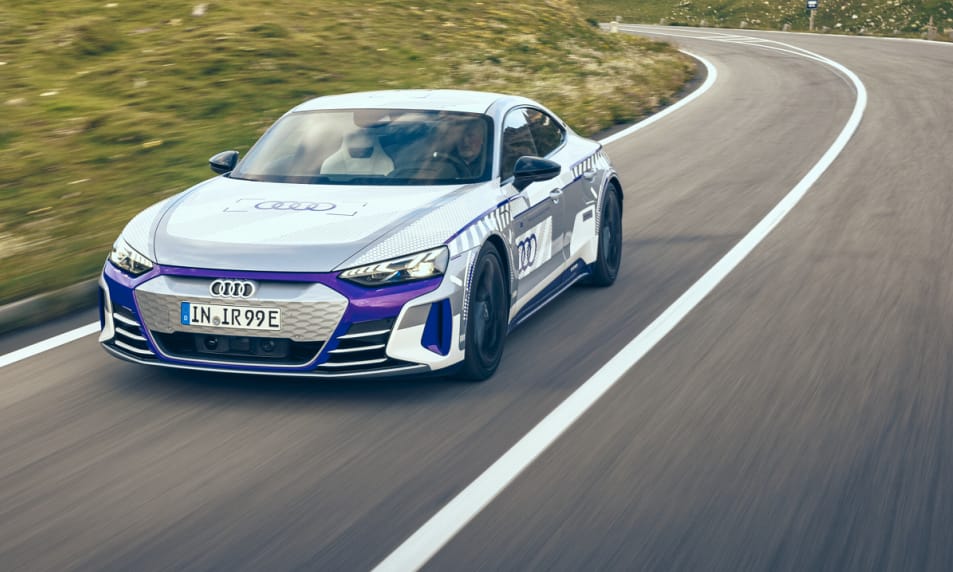 Heves jeges: megnéztük az Audi legritkább szupererős új villanyautóját