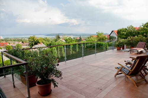 Mit tippel, maximum mennyiért vehet minimalista nyaralót a Balatonnál?