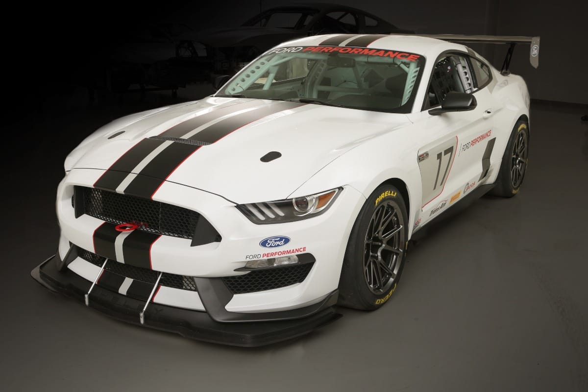 Bárki vásárolhat magának kulcsrakész gyári Mustang versenyautót