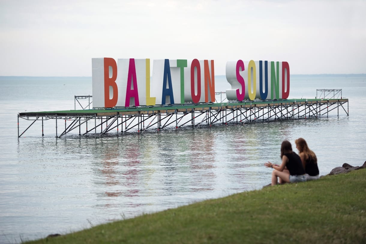 Megüthetett egy biztonsági őrt egy Somogy megyei rendőrkapitány a Balaton Soundon