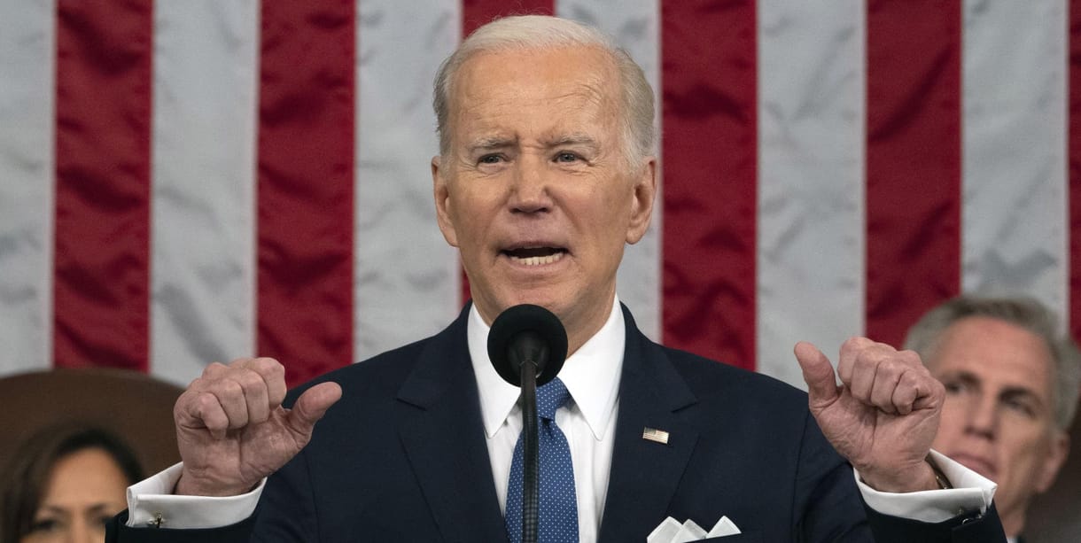 Joe Biden Lengyelországba utazik és Novák Katalinnal is találkozhat ott