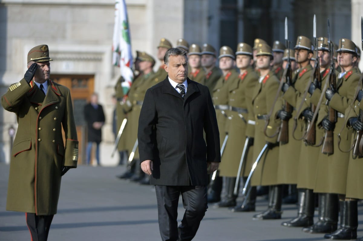 Gyásznap: Orbán Viktor megtekintette a díszzászlóaljat (fotók)