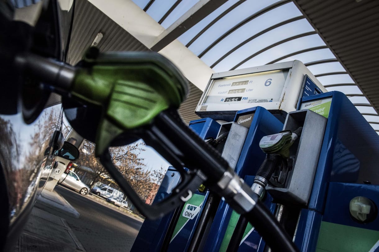 Péntektől tovább drágulnak az üzemanyagok