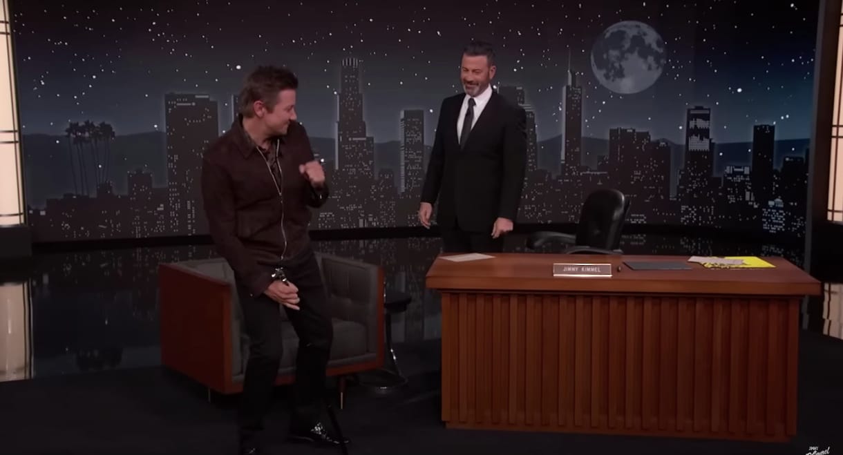 Három hónappal a balesete után már táncol Jeremy Renner