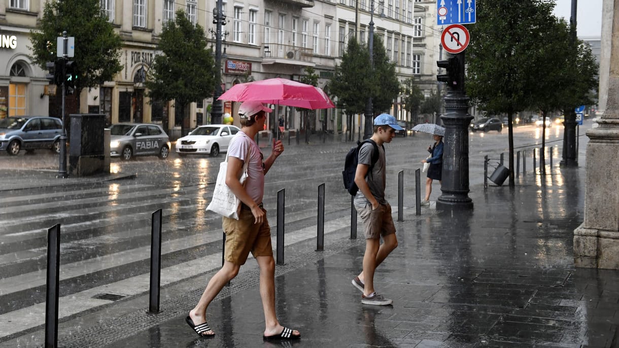 Hét megyére adtak ki figyelmeztetést zivatarok miatt