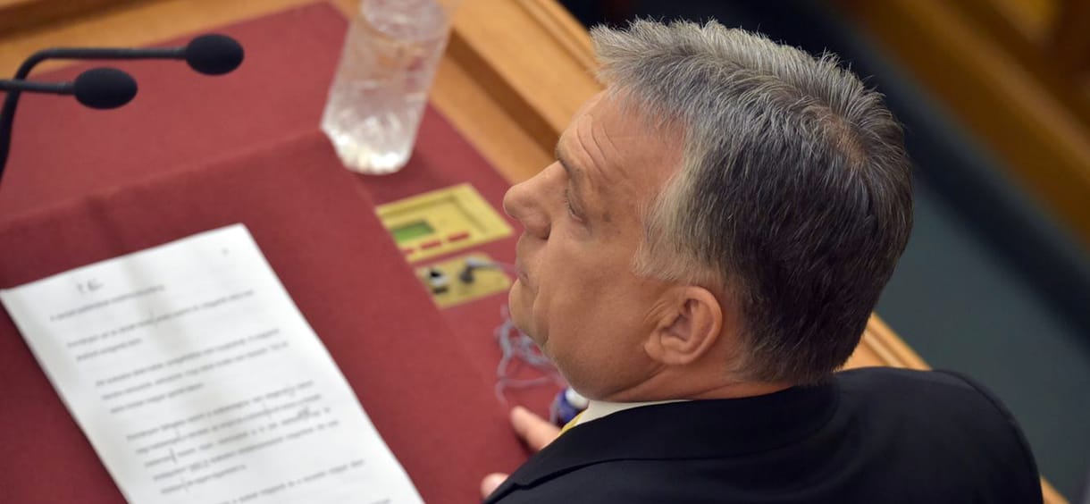 Felszólal Orbán, és esküt tesznek miniszterei