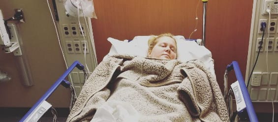 Kórházba került a terhes Amy Schumer