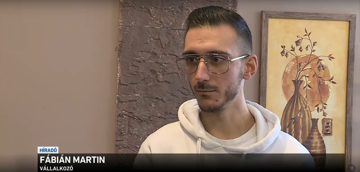 A közmédiának sikerült megszólaltatnia a saját operatőrét a nemzeti konzultációról