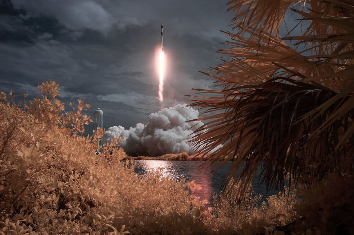Lenyűgöző fotókat tett közzé a NASA a SpaceX űrhajó szombati startjáról