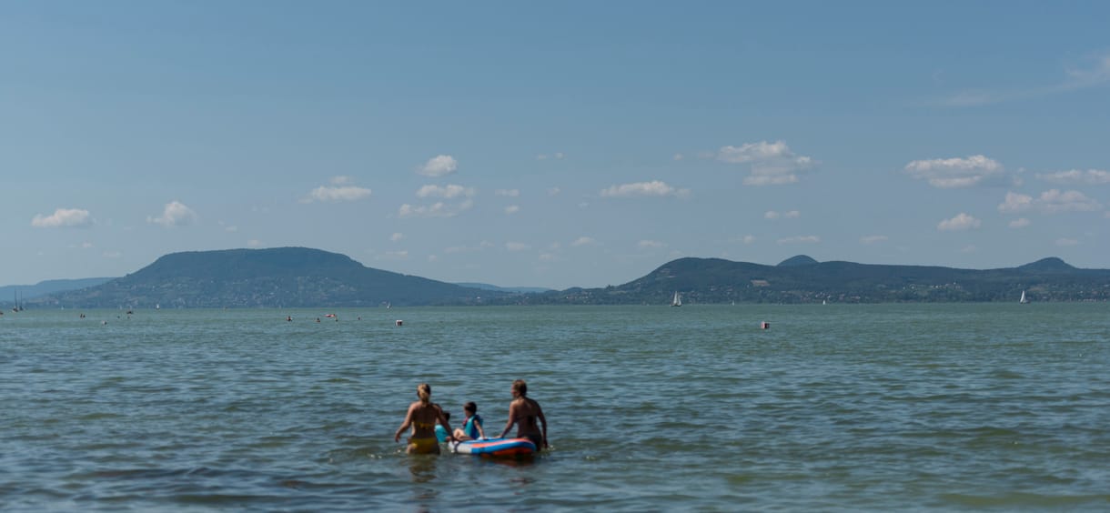 Balatoni strandbelépő-körkép: 10 ezer a riviéra-életérzést kedvelőknek, de van 600-ért is 