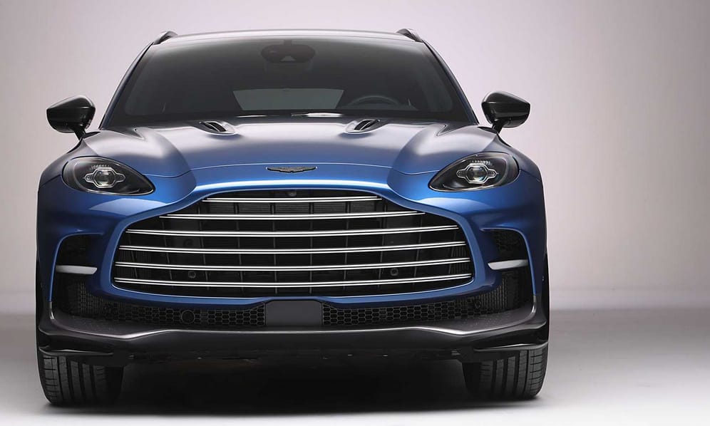 Az Aston Martin rájött, hogy túl nehéz a 707 lóerős SUV-ja