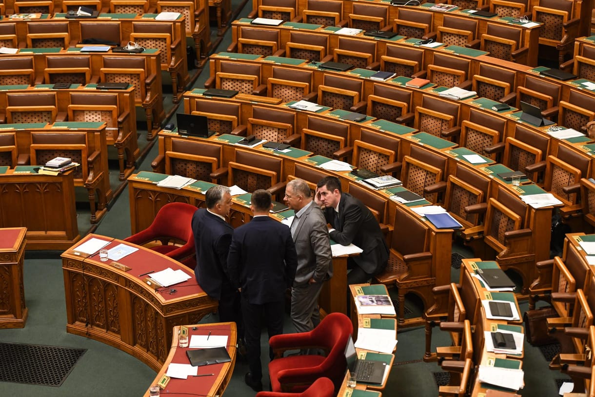 Rejtélyes módon kerülnek a parlamenti fiókba egyes törvényjavaslatok