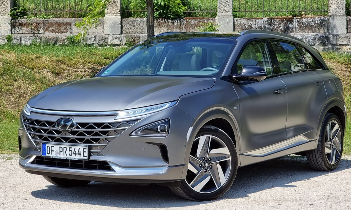 5 perc alatt feltölthető villanymotoros autót próbáltunk ki: Magyarországon a Hyundai Nexo