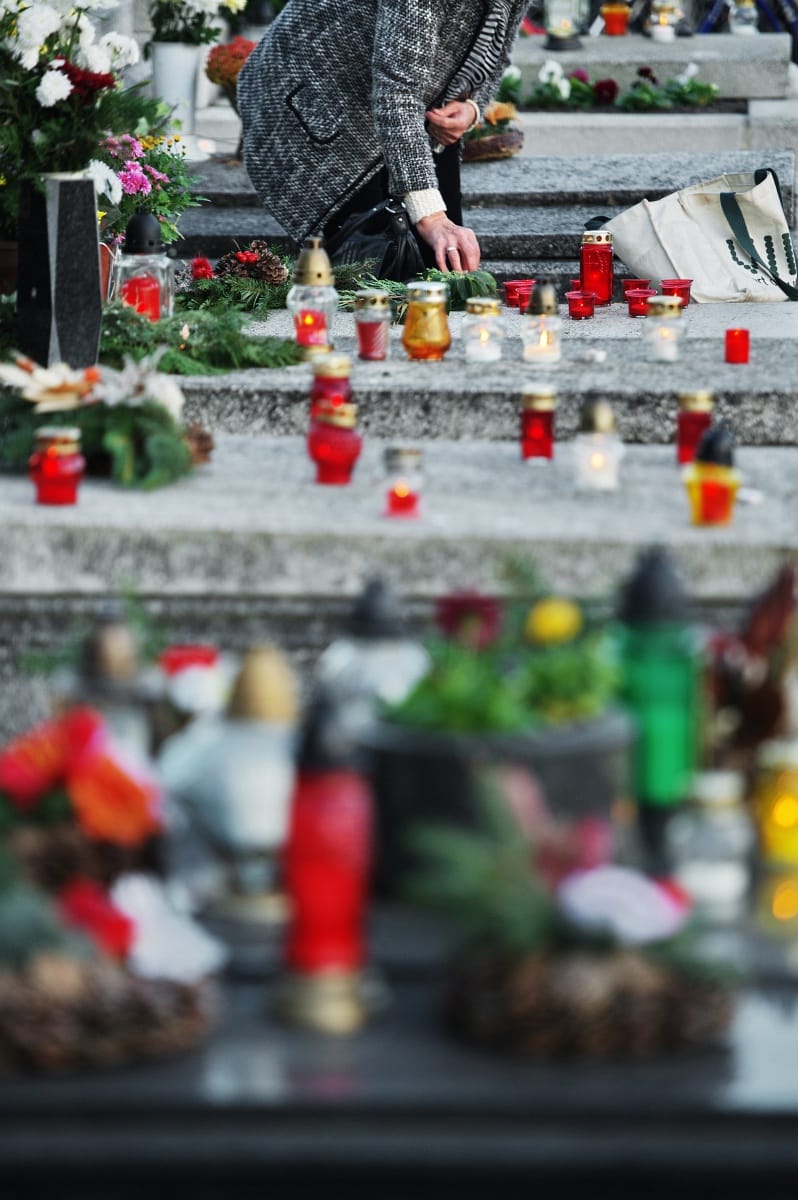 Újabb budapesti temetőkben kell majd fizetni a behajtásért