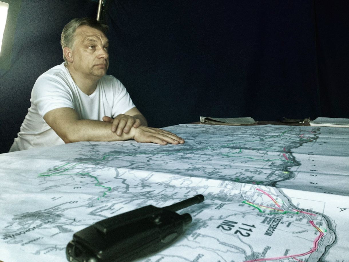 Fotó: Orbánt mintha megviselte volna az árvízi védekezés