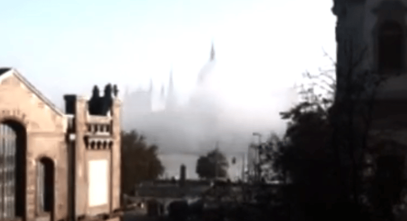 Timelapse videó: Így szállt fel a köd a Parlamentről