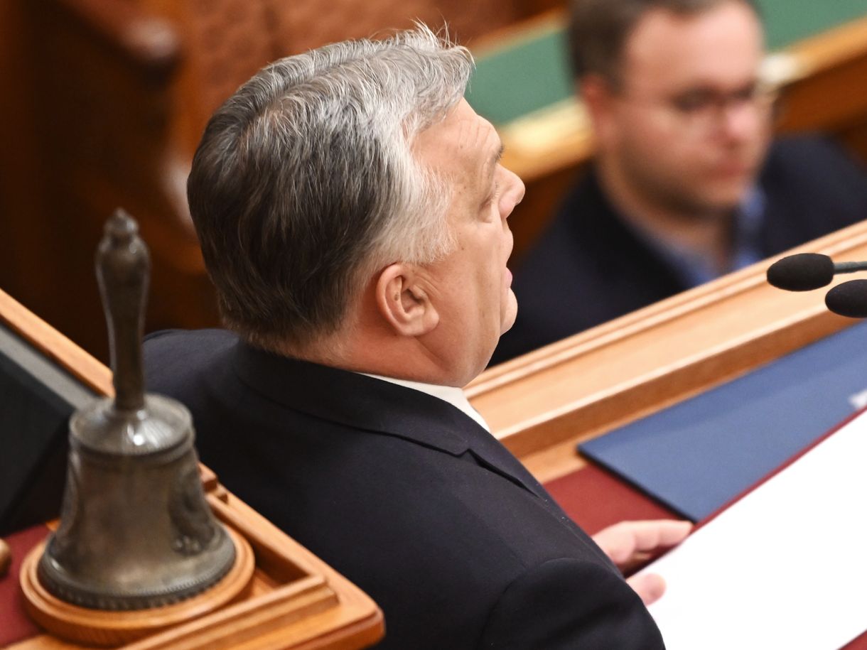 Orbán a diákok elleni rendőri fellépésről: „Építési telekre törvényellenesen behatolni, rendőrt dobálni tilos!”