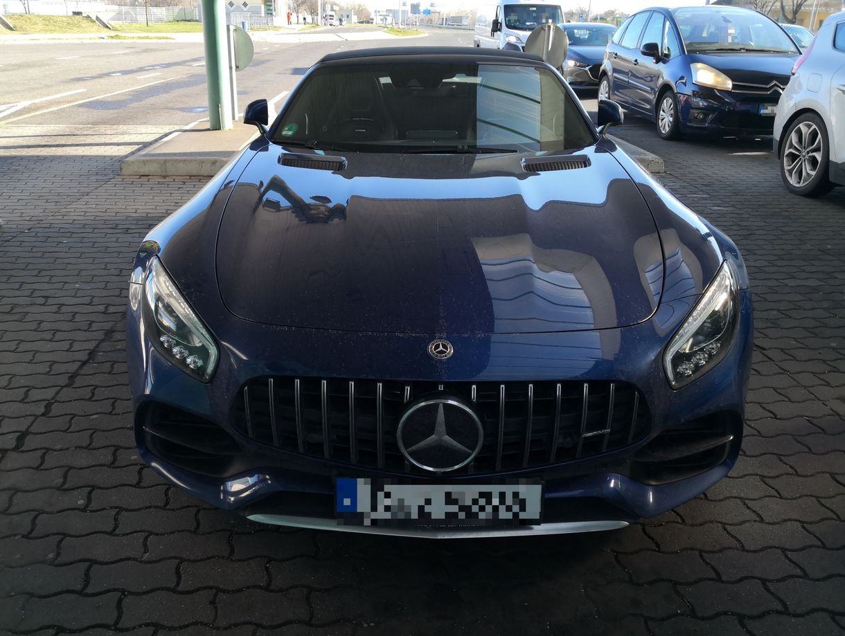 Harmincötmilliós lopott Mercedes-AMG futott be Röszkén