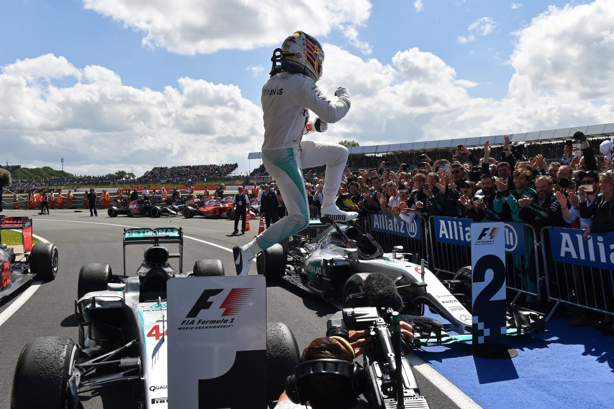Hamilton könnyedén behúzta hazai versenyét