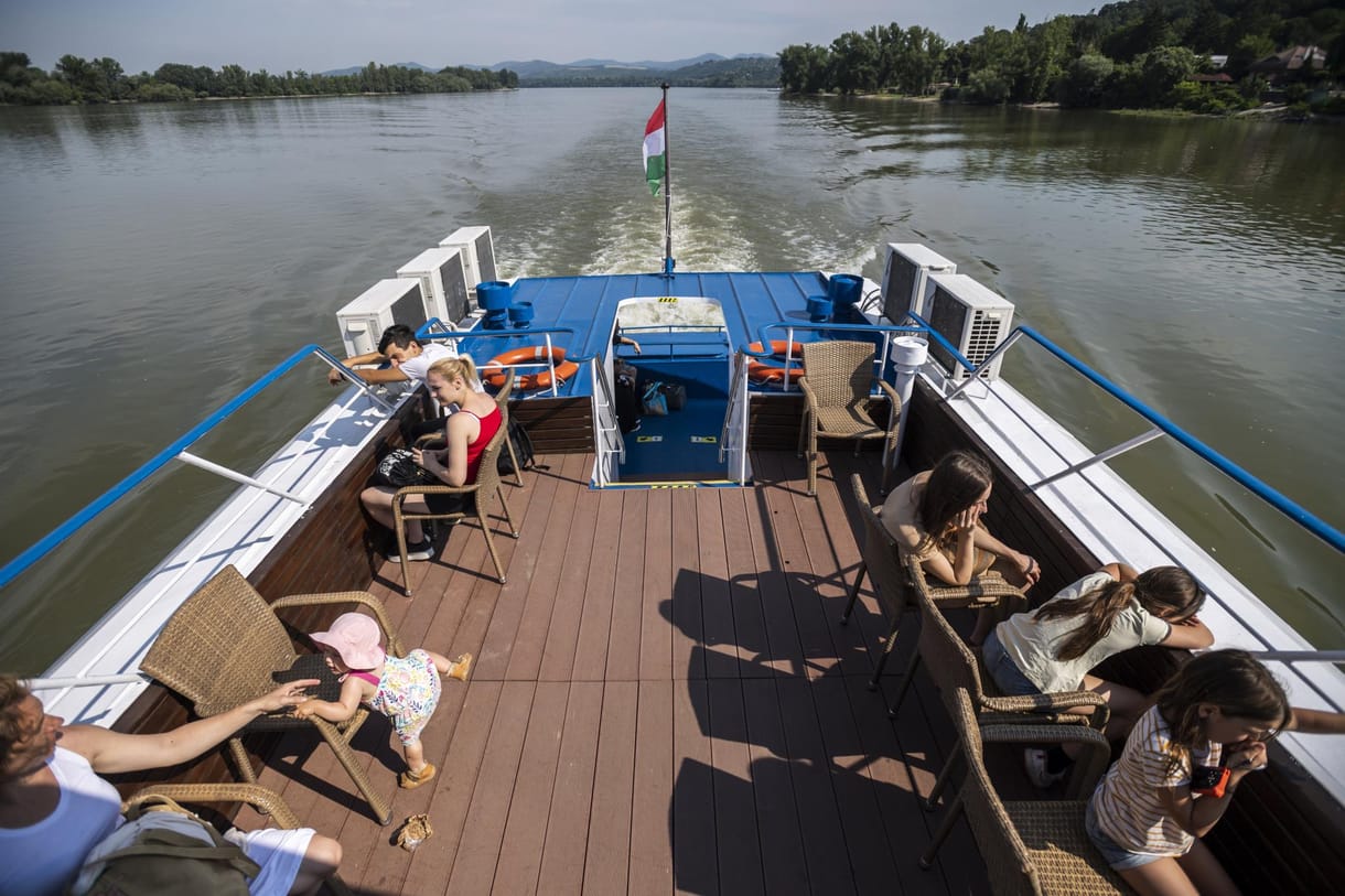 Egy jeggyel lehet buszozni, vonatozni és hajózni is a Dunakanyarban