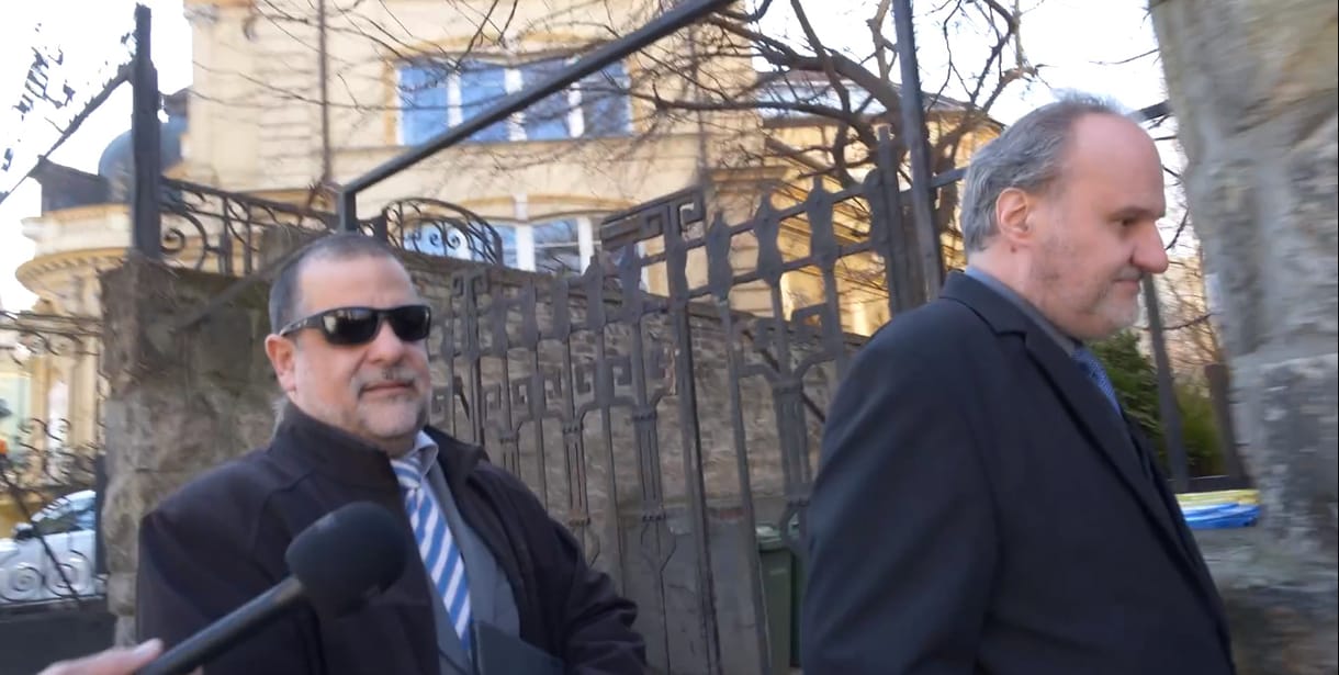 Balog Zoltán meghallgatásán gondterhelt arccal érkező és távozó emberekkel találkoztunk - videó