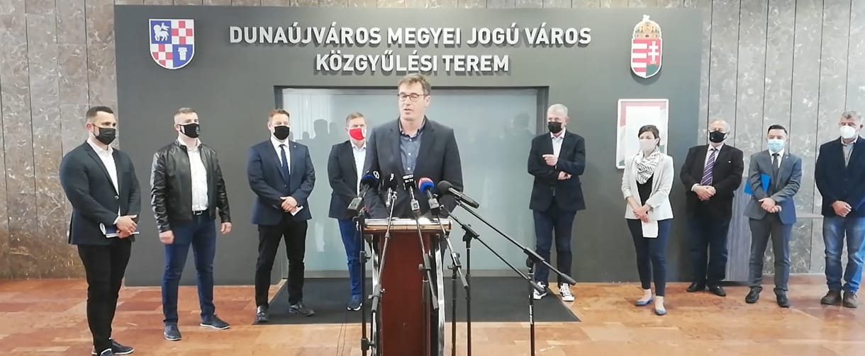 Elnökfelvonulást tartott az ellenzék az új, százmilliárdos fideszes gazdasági övezet ellen