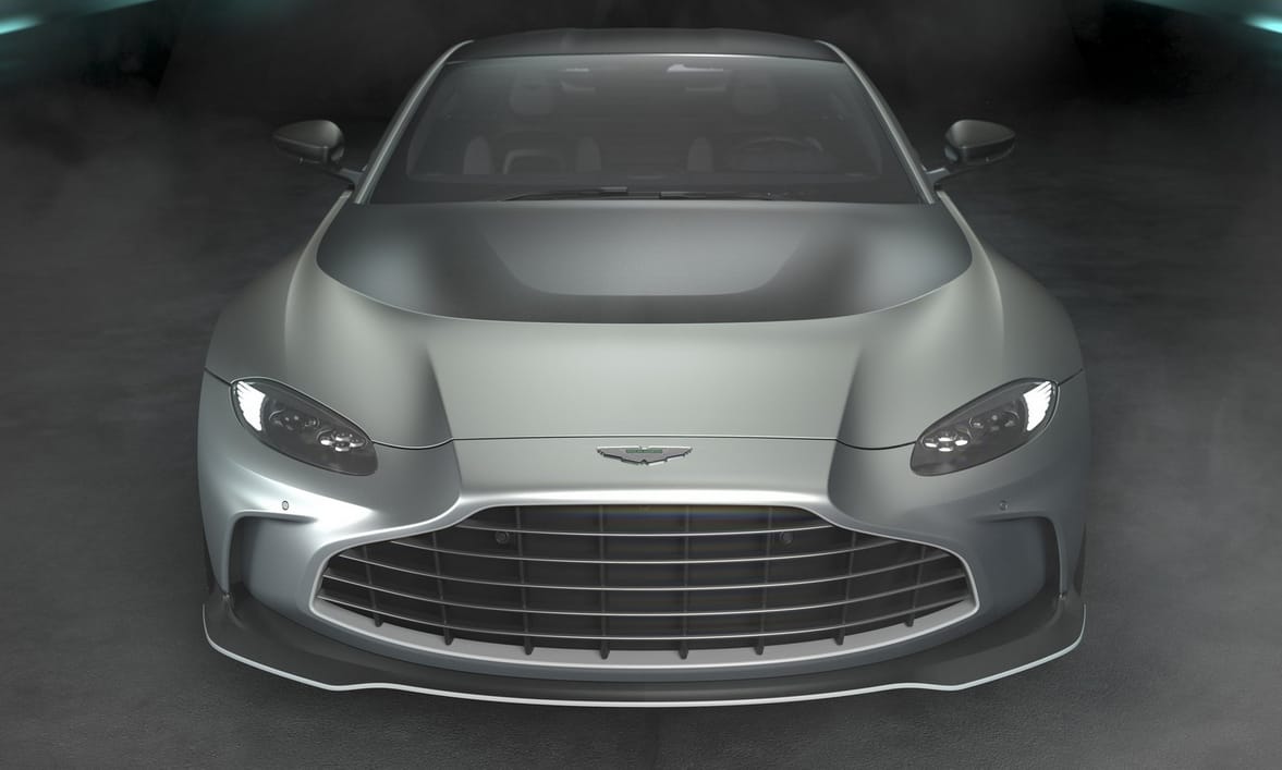 700 lóerővel és biturbó V12-es motorral debütált az új Aston Martin