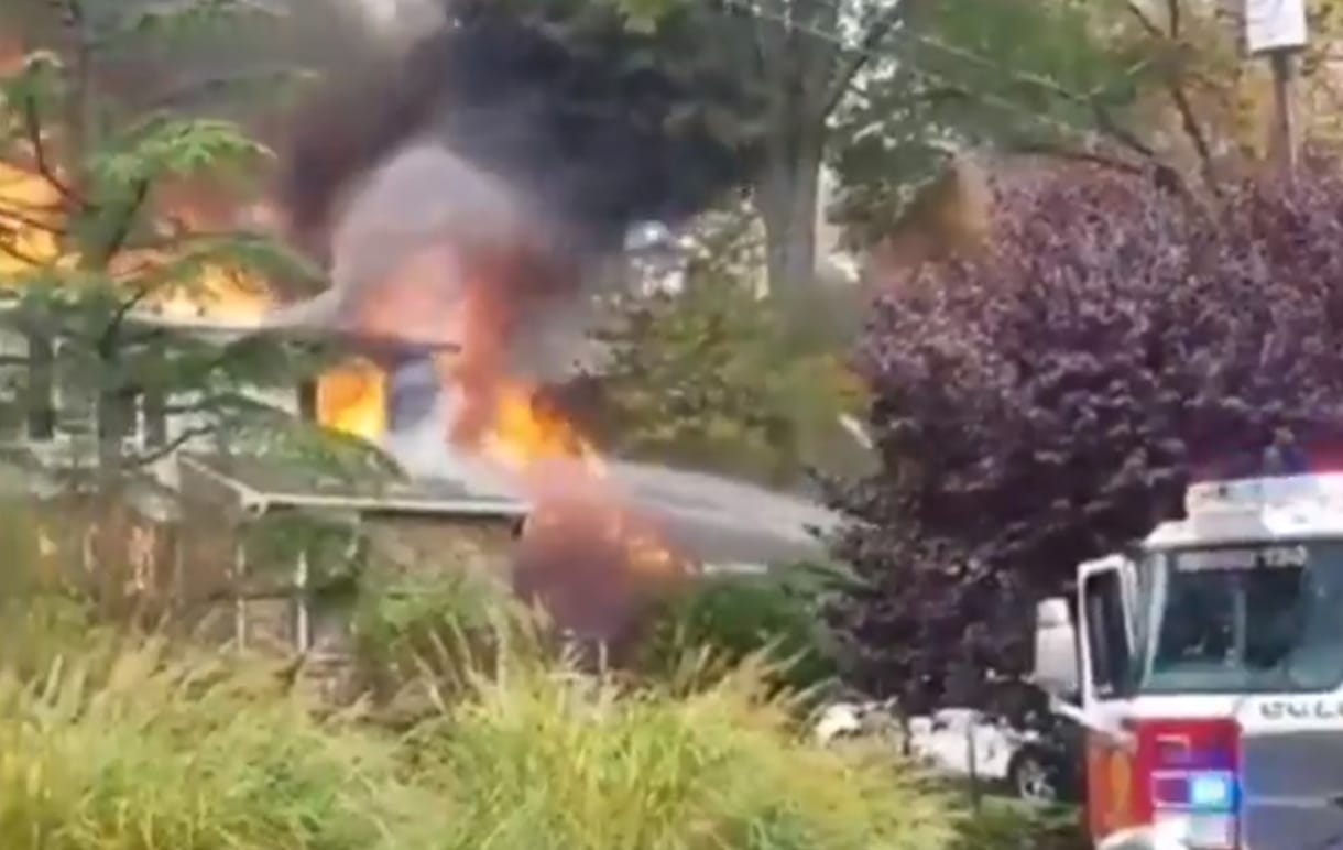 Lakóházra zuhant egy repülő New Jersey-ben – videó