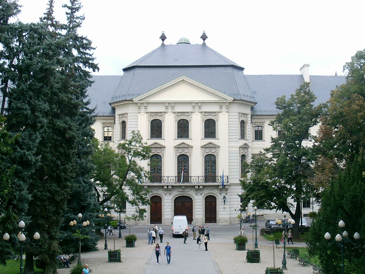 Csonka egyetem lesz a tokaji, a nem vallásos egri iskolásokkal nem kell törődni