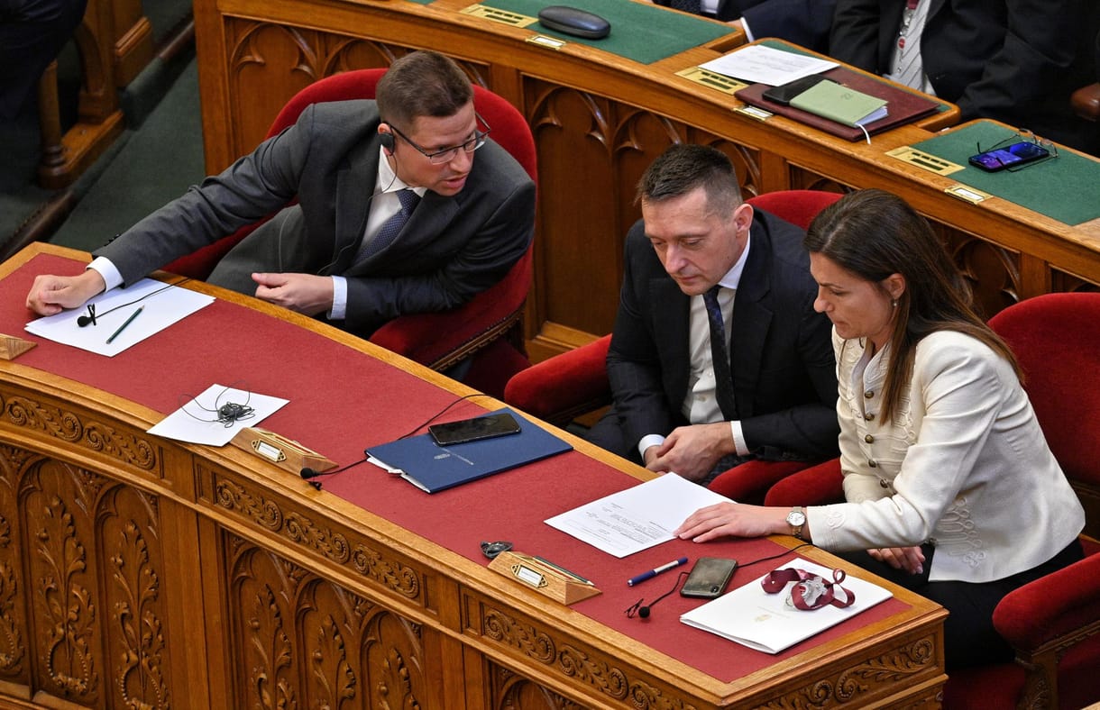 Gulyás Gergely szerint Orbán Viktor kérése volt, hogy tőle és Rogán Antaltól vonjanak el hatásköröket