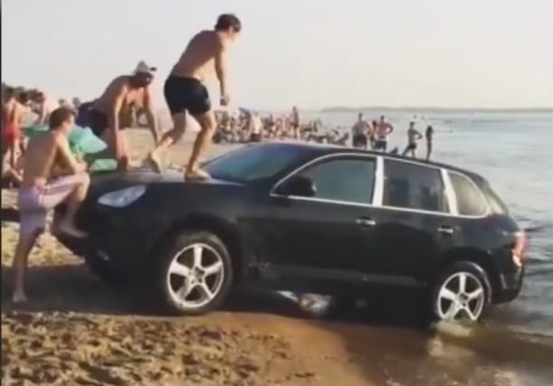 Nehéz mit hozzáfűzni a Volga-parti orosz pancsolós videóhoz