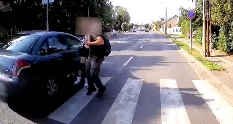 Közel járt egy autós Kaposváron, hogy elüssön egy embert a zebrán, azonnal eltiltották egy évre a vezetéstől