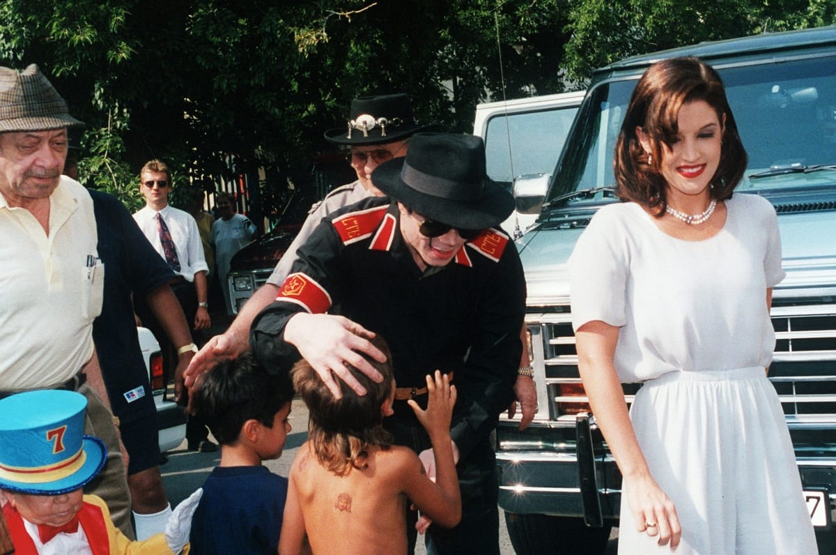 Ma nyomorban él a magyar kisfiú, akit Michael Jackson elhalmozott