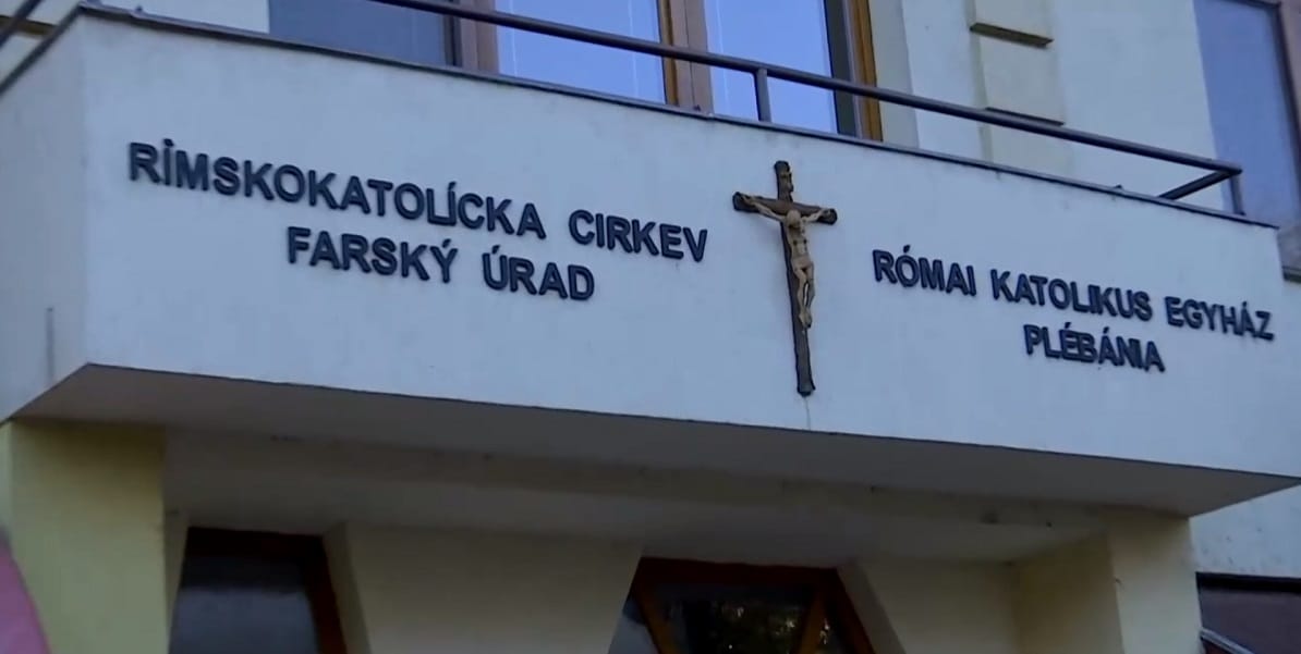 A hangok buktatták le a szexelő dunaszerdahelyi katolikus papot
