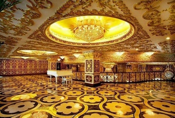 Elképesztő luxust kínál a kínai Versailles