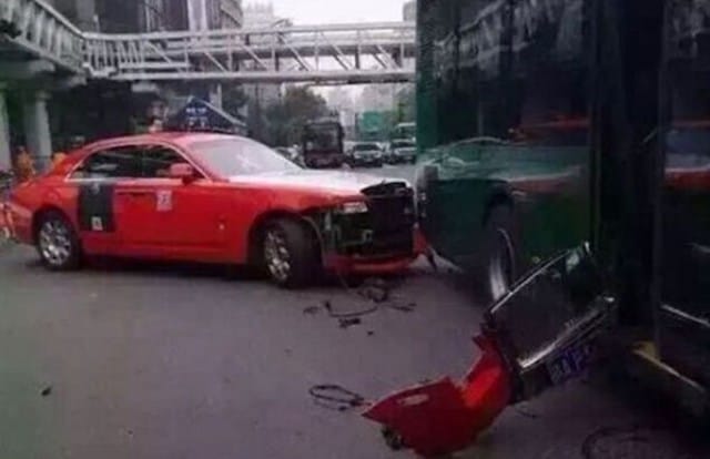 Rolls-Royce-t zúzott a Gangnam Style előadója