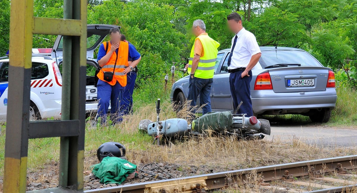 Elgázolt a vonat egy sínekre hajtó motorost Debrecen és Vámospércs között - fotó