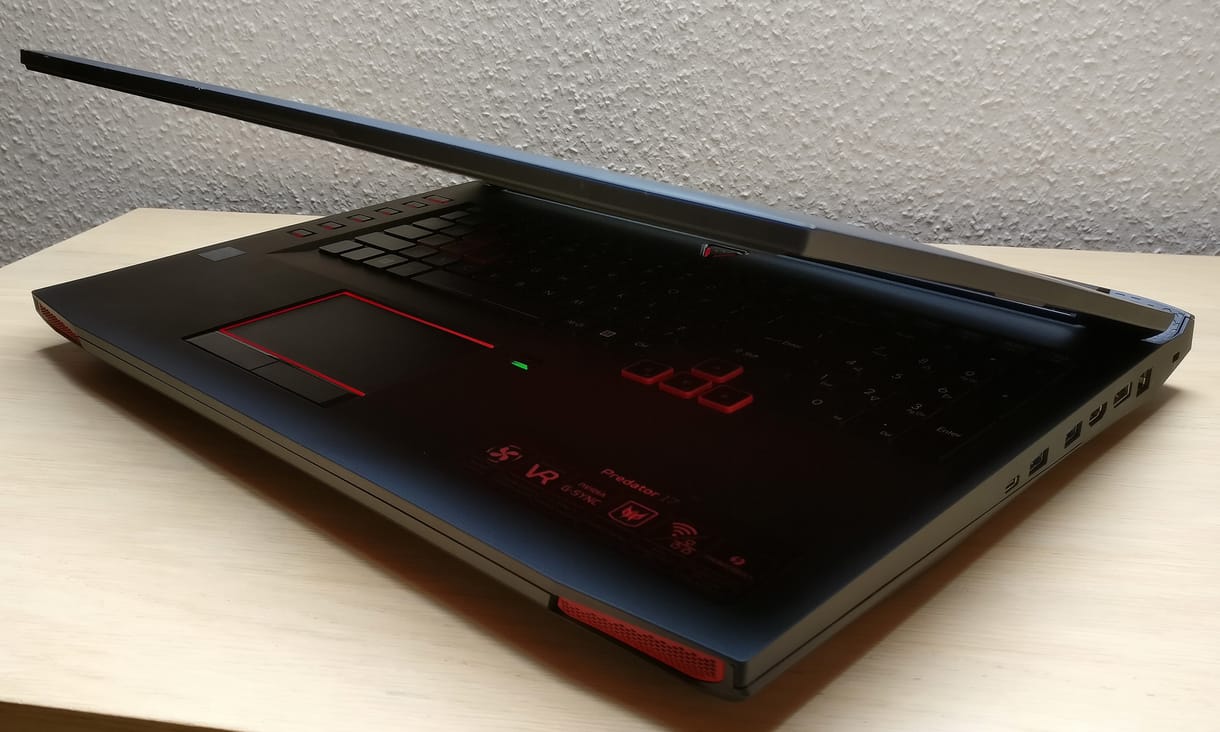 Ki fizetne 800 ezret egy laptopért, ami sokszor csak 60 percig bírja?