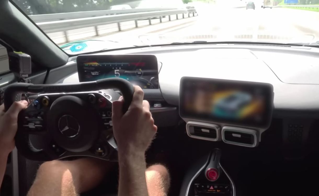 Nincs még egy ilyen: 347 km/h-ig hajtották a Mercedes-AMG One-t az Autobahnon