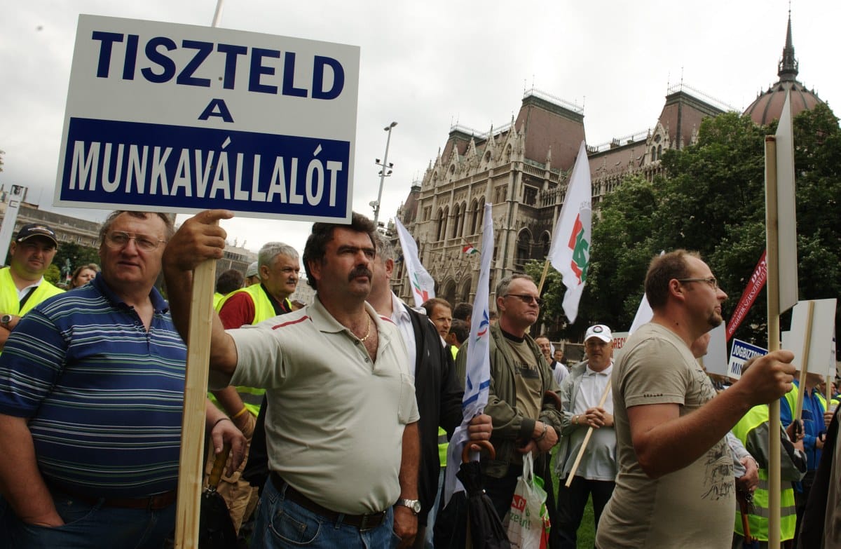 Mozdonyvezetők tüntetnek Budapesten