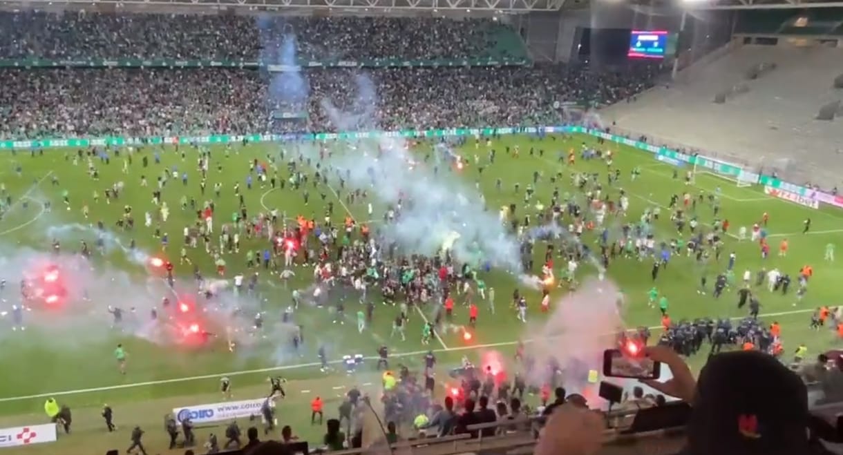 Hatalmas balhé tört ki St. Etienne meccsén a kiesés után