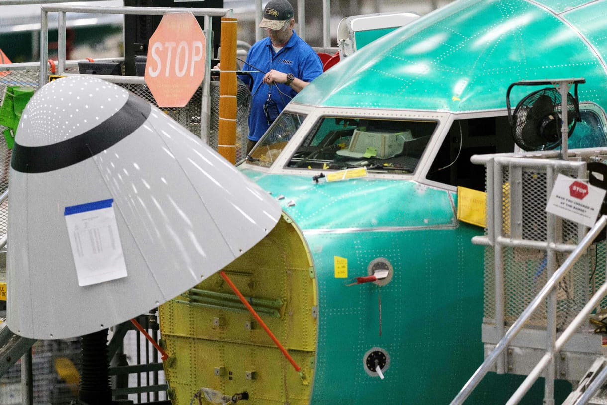 Nem csak egy ajtó a baj: egyre mélyebbre süllyed a Boeing