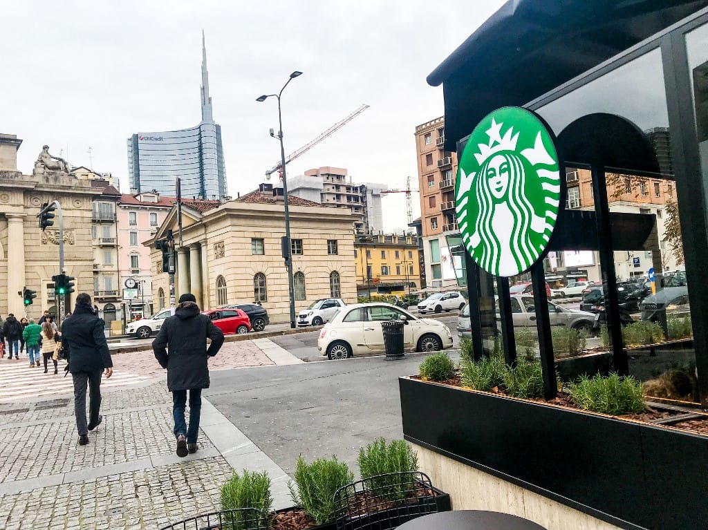 A Starbucks olívás kávéval próbál az olaszok kedvére tenni
