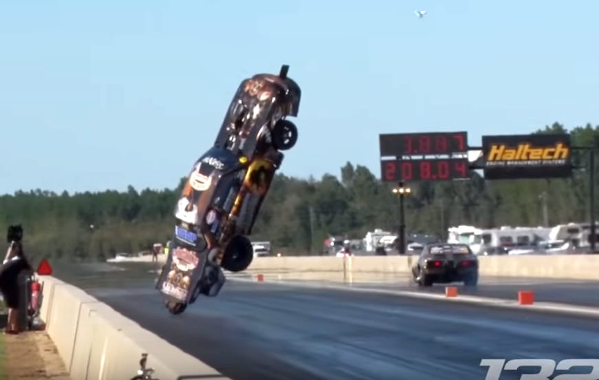 Úgy elszállt ez a dragster, hogy mindenki csak pislogott – videó