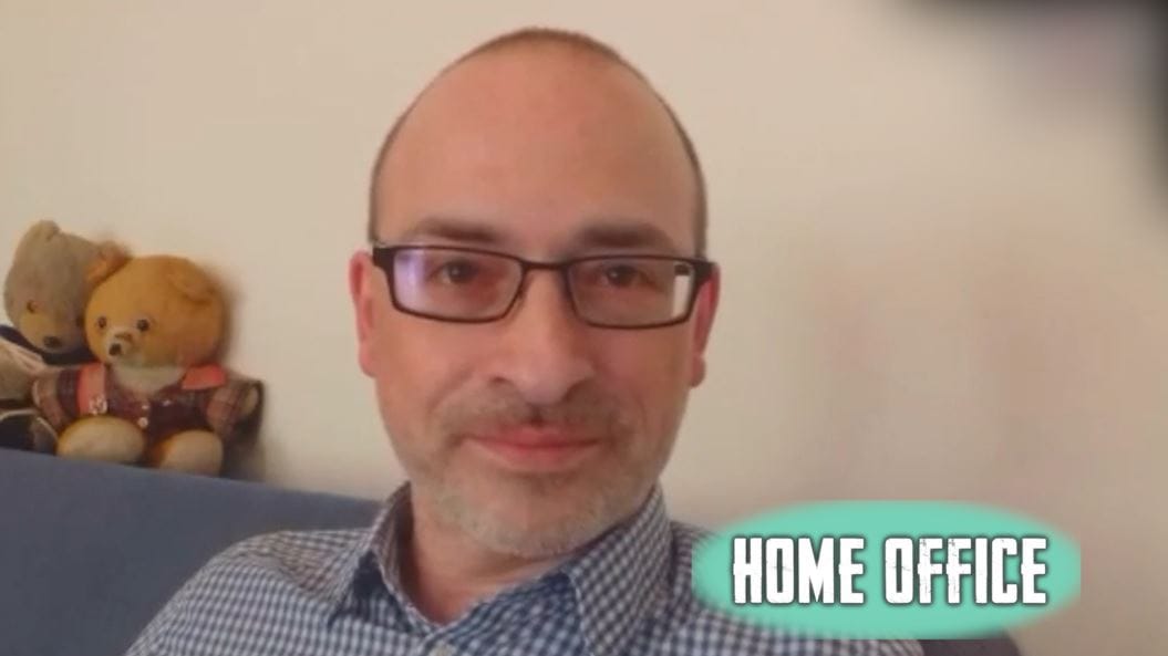 Tóta W. Árpád a Home office-ban: 