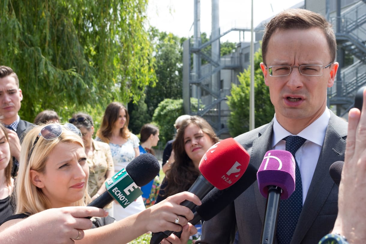 Szijjártó megfenyegette az Iszlám Államot