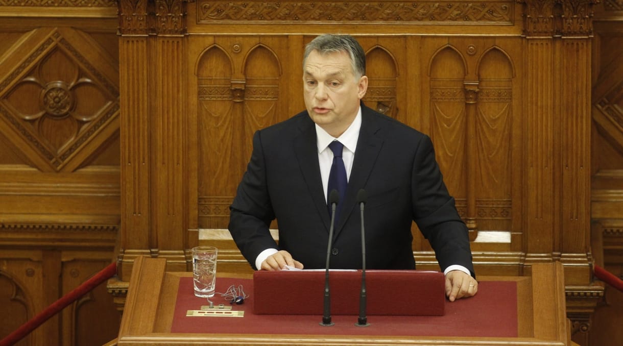 Orbán szoknyás beszólására nem engedték felelni Vonát