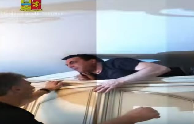 Saját villája titkos szobájában rejtőzködött a maffiafőnök